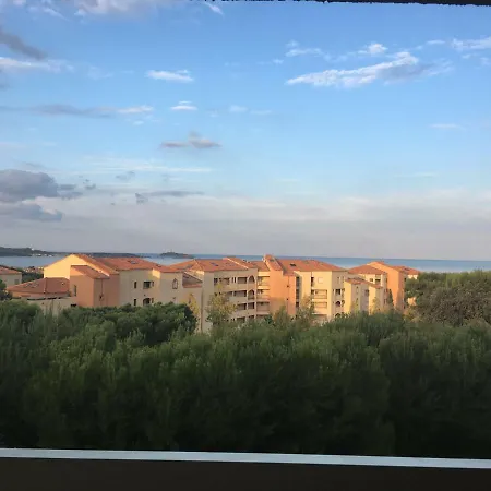 De La Coudouliere Laurier Apartman *
